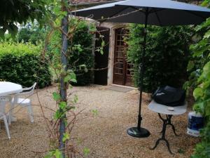 Maisons de vacances Maison campagnarde avec piscine, animaux acceptes, Wi-Fi, parking, cheminee - FR-1-616-424 : photos des chambres