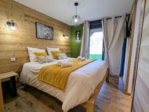 Maisons de vacances Chalet grand confort avec sauna et balneo - Proche stations de ski - FR-1-589-762 : photos des chambres