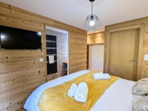 Maisons de vacances Chalet grand confort avec sauna et balneo - Proche stations de ski - FR-1-589-762 : photos des chambres