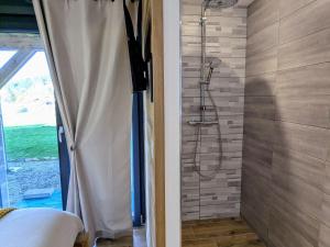 Maisons de vacances Chalet grand confort avec sauna et balneo - Proche stations de ski - FR-1-589-762 : photos des chambres