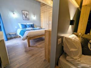 Maisons de vacances Chalet grand confort avec sauna et balneo - Proche stations de ski - FR-1-589-762 : photos des chambres