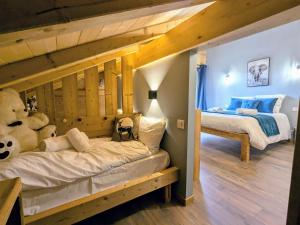 Maisons de vacances Chalet grand confort avec sauna et balneo - Proche stations de ski - FR-1-589-762 : photos des chambres