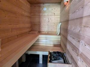 Maisons de vacances Chalet grand confort avec sauna et balneo - Proche stations de ski - FR-1-589-762 : photos des chambres