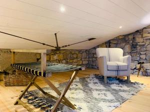 Maisons de vacances Charmante maison en pierres avec jardin, WiFi, pour 6 personnes - Sud Ardeche - FR-1-382-217 : photos des chambres