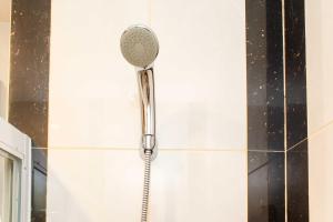 Comfort Living Studio Apartment at Grand Kamala Lagoon near Shopping Center By Travelio