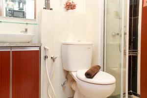 Comfort Living Studio Apartment at Grand Kamala Lagoon near Shopping Center By Travelio