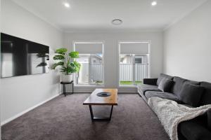 Whitewood Retreat - Modern Elegance, Serene Stay