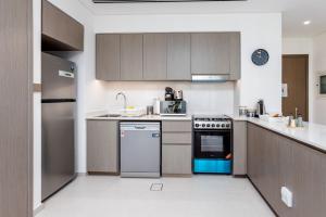 Near Burj Khalifa - 1BR Apartment in Grande Residence, Downtown - Allsopp & Allsopp