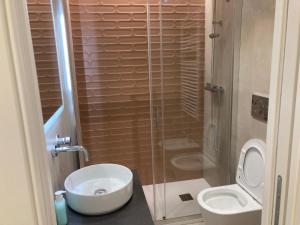 Manzoni bilocale con doppi servizi piano terra