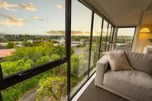 River City Views With Spa Pool, BBQ & Sky TV - Kai Iwi