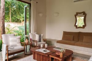 La Branca, Luxurious 4 BHK villas near Peaceful Morjim Beach, with Private Pool, Big Garden, Security, Kitchen, Wifi, Terrace