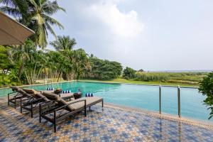 Sterling Palavelli by the Godavari
