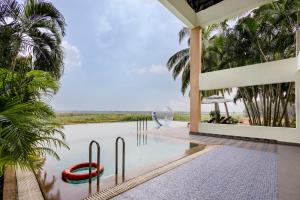 Sterling Palavelli by the Godavari