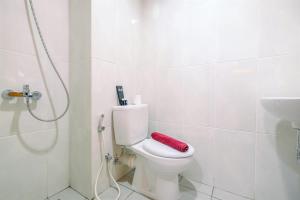 Cozy Living Studio at Evenciio Margonda Apartment near UI By Travelio