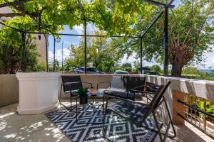 House Papinka with Private Pool & Garden - Happy Rentals