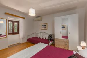 House Papinka with Private Pool & Garden - Happy Rentals