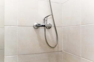 Nice and Comfort Studio Apartment at Mustika Golf Residence By Travelio