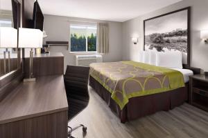 Super 8 by Wyndham BurnhamLewistown