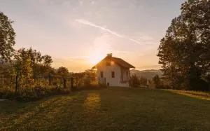 Apartma Hiša na Ravnah with hot tub - Sromlje