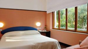 Double Room with Extra Bed room in Hotel Villa Mabapa