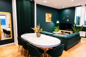 Loft spacieux de 4 chambres avec parking privé - Allonnes