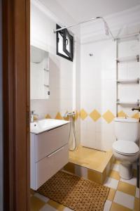 Pelagos Paradise Seafront Studio by Booking Kottas