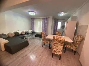 DeDe Apart - 谢林伯尔