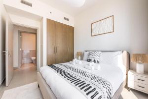 Luxury 3BR and Maid room Forte Tower 1 with Fountain View