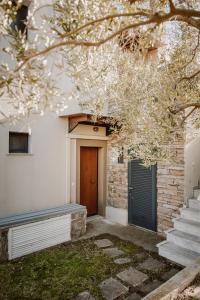 Pelagos Paradise Seafront Studio by Booking Kottas