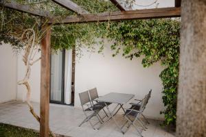 Pelagos Paradise Seafront Studio by Booking Kottas