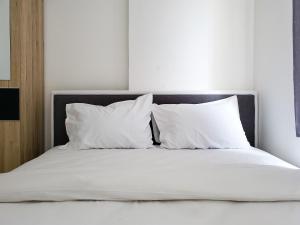 Elegant and Comfy 1BR Apartment at Northland Ancol By Travelio