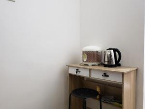 Elegant and Comfy 1BR Apartment at Northland Ancol By Travelio