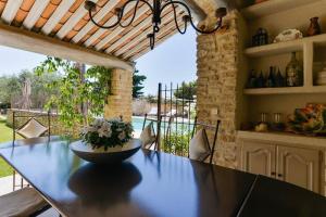 B&B / Chambres d'hotes Chambre d-hotes le Jardinage : Chambre Double - Vue sur Piscine