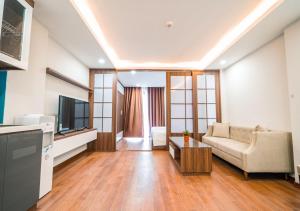 Sumitomo 18 Apartment - Lane 551 Kim Ma street