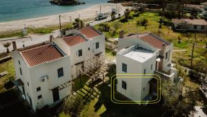 Pelagos Paradise Seafront Studio by Booking Kottas