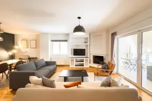 Spacious Family Apt in Glyfada - Soúrmena
