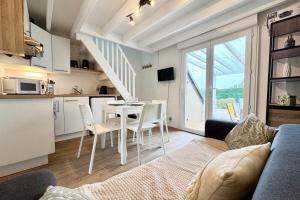 Maisons de vacances Maisonnette neuve - 700m des plages - Piscine : photos des chambres