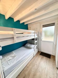 Maisons de vacances Maisonnette neuve - 700m des plages - Piscine : photos des chambres