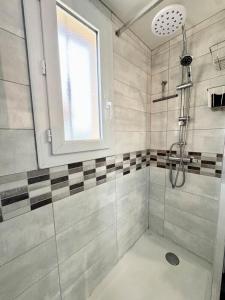 Maisons de vacances Maisonnette neuve - 700m des plages - Piscine : photos des chambres