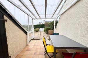 Maisons de vacances Maisonnette neuve - 700m des plages - Piscine : photos des chambres