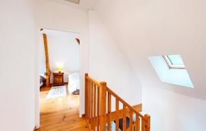 Maisons de vacances Nice Home In Louvie-Soubiron : photos des chambres