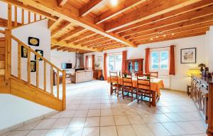 Maisons de vacances Nice Home In Louvie-Soubiron : photos des chambres