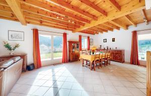 Maisons de vacances Nice Home In Louvie-Soubiron : photos des chambres