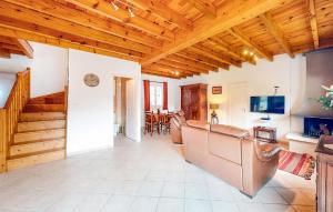 Maisons de vacances Nice Home In Louvie-Soubiron : photos des chambres