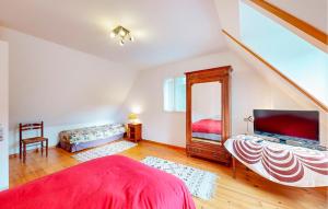 Maisons de vacances Nice Home In Louvie-Soubiron : photos des chambres