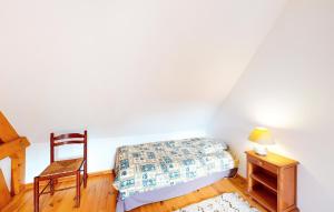 Maisons de vacances Nice Home In Louvie-Soubiron : photos des chambres