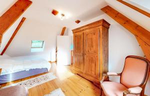 Maisons de vacances Nice Home In Louvie-Soubiron : photos des chambres