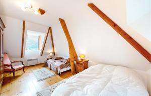 Maisons de vacances Nice Home In Louvie-Soubiron : photos des chambres