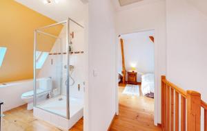 Maisons de vacances Nice Home In Louvie-Soubiron : photos des chambres