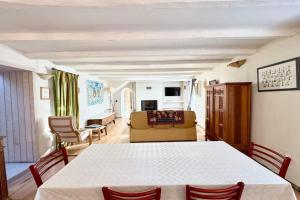 Maisons de vacances Spacieuse longere archi cosy - Jardin : photos des chambres